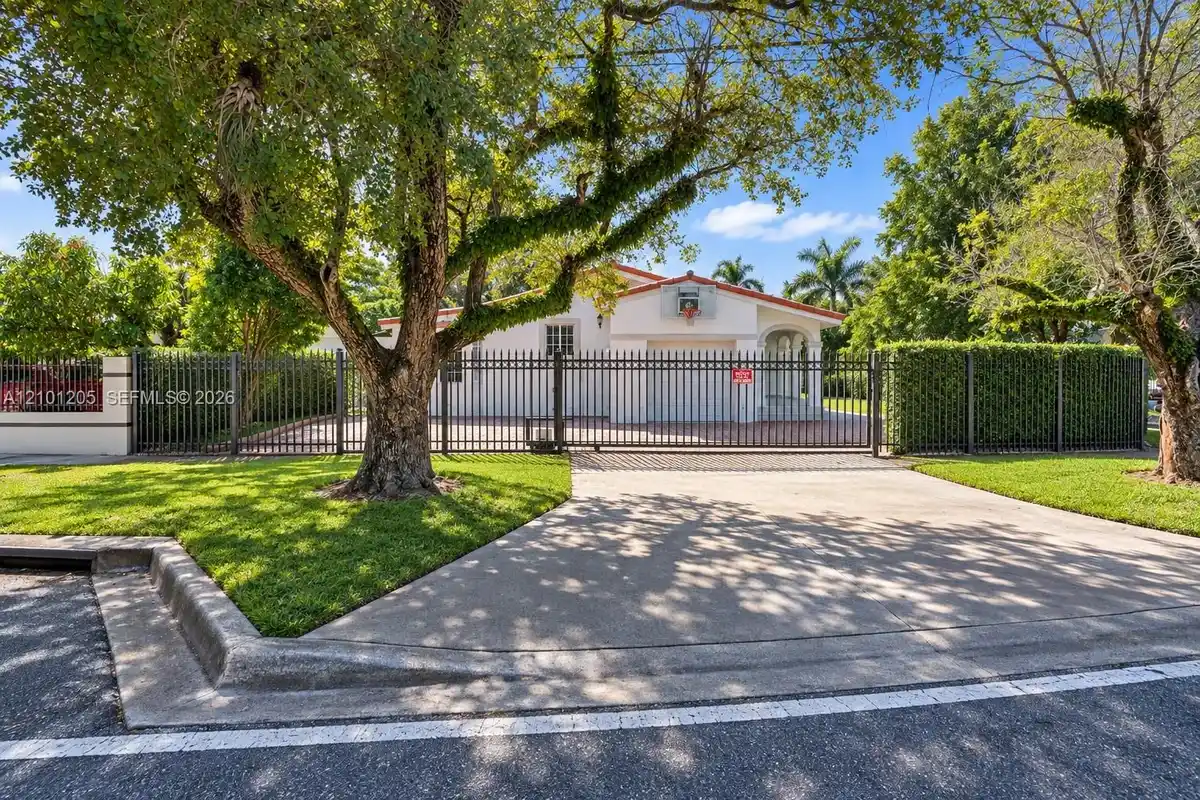 371 SW 29th Rd, Miami: photo 1 of 41