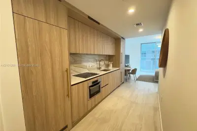 77 SE 5th #1909, Miami: photo 1 of 20