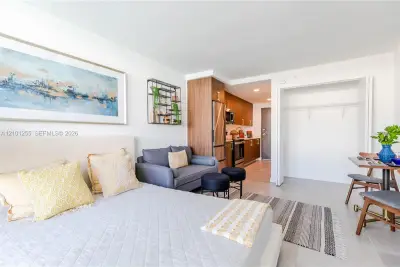 1950 W 49th St #278, Hialeah: photo 1 of 33