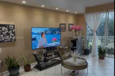 8814 W Flagler St #215, Miami: photo 1 of 21