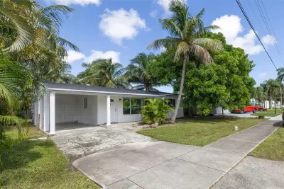 2733 Harding St, Hollywood: photo 1 of 41