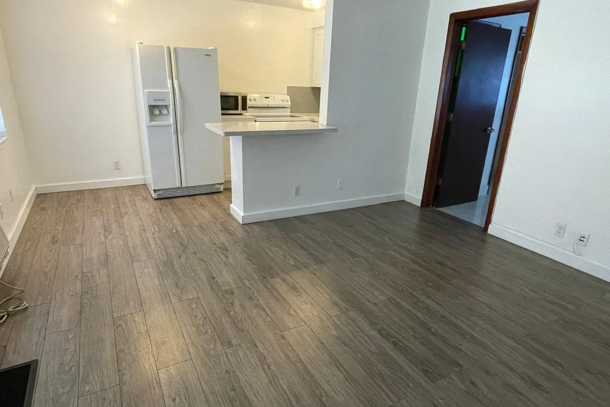930 NE 17th Ter NE #1-5, Fort Lauderdale: photo 1 of 10