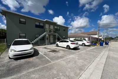 1273 W 34th St #1, Riviera Beach: photo 1 of 10