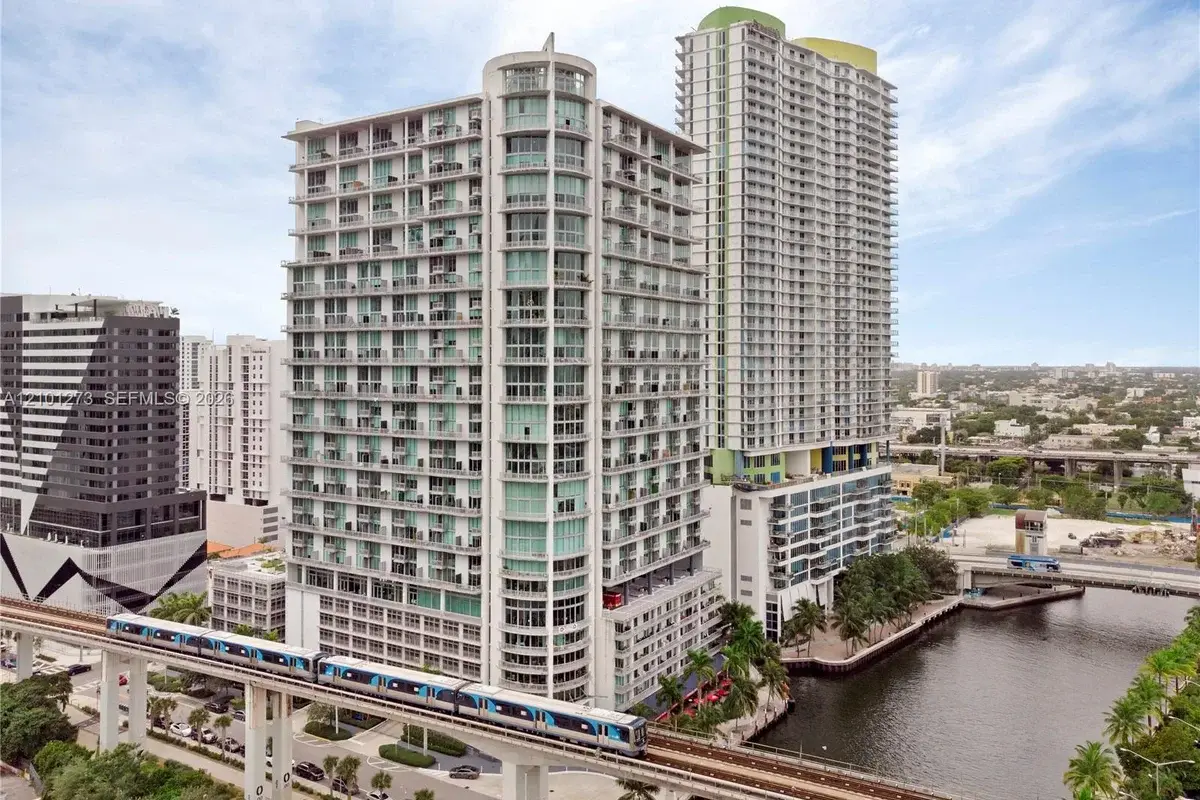690 SW 1st Ct #1514, Miami: photo 1 of 20