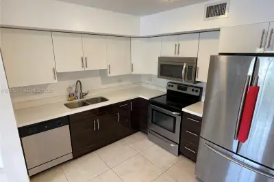 3690 N 56th Ave #904, Hollywood: photo 1 of 22