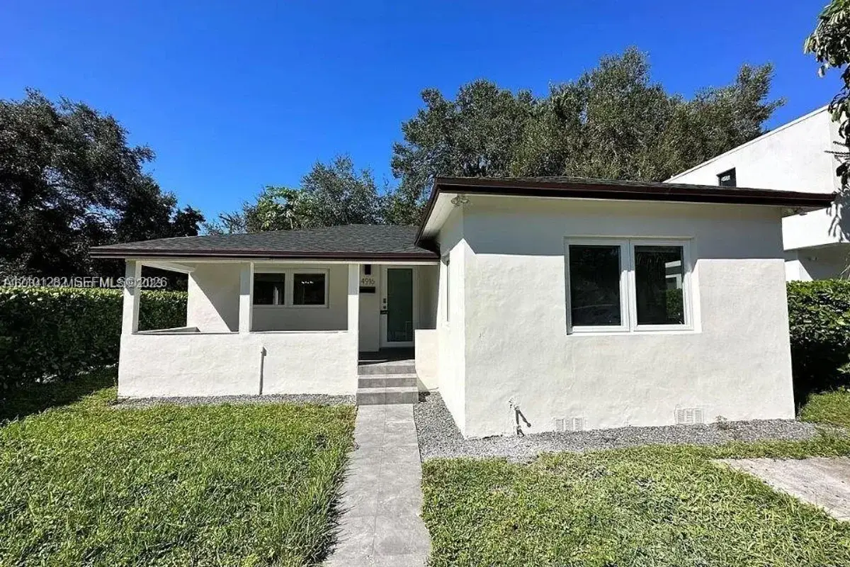 4916 Washington Dr, Coral Gables: photo 1 of 8