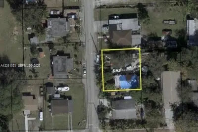 8721 NW 21st Ave, Miami: photo 1 of 2