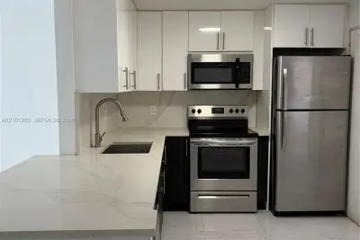 1401 NE 191st St #D201, Miami: photo 1 of 10