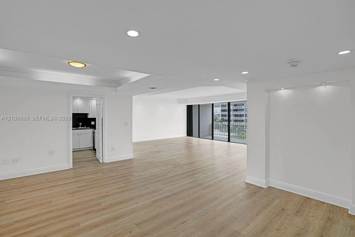 2 Grove Isle Dr #B406, Miami: photo 1 of 30