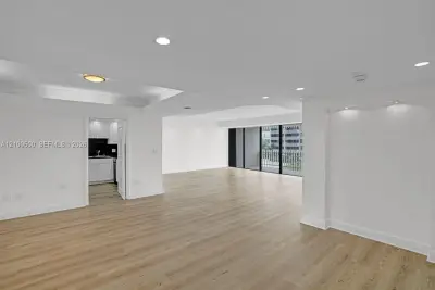 2 Grove Isle Dr #B406, Miami: photo 1 of 30