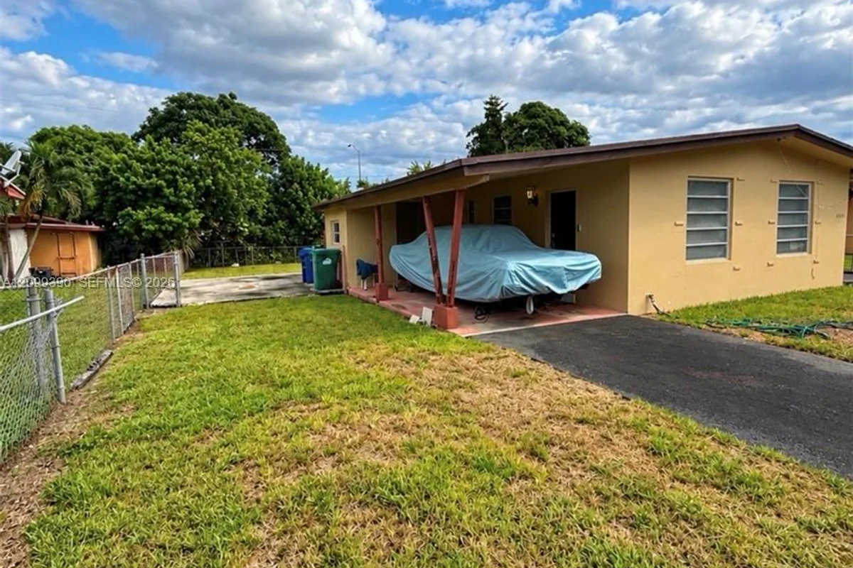 3271 NW 182nd St, Miami Gardens: photo 1 of 29