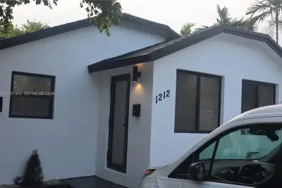 1212 N 22nd Ave, Hollywood: photo 1 of 12