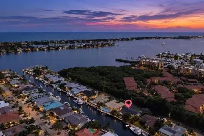 116 Periwinkle Dr, Hypoluxo: photo 1 of 100