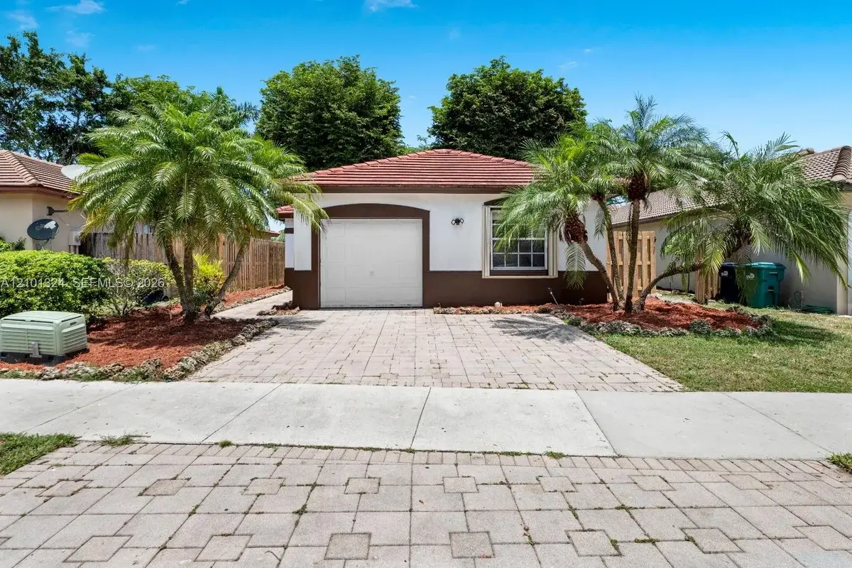 14613 SW 155th Pl, Miami: photo 1 of 16