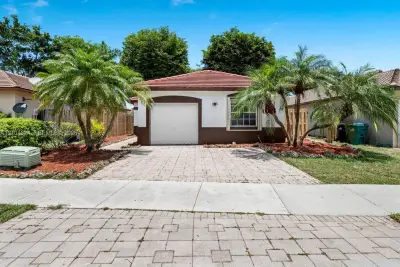14613 SW 155th Pl, Miami: photo 1 of 16