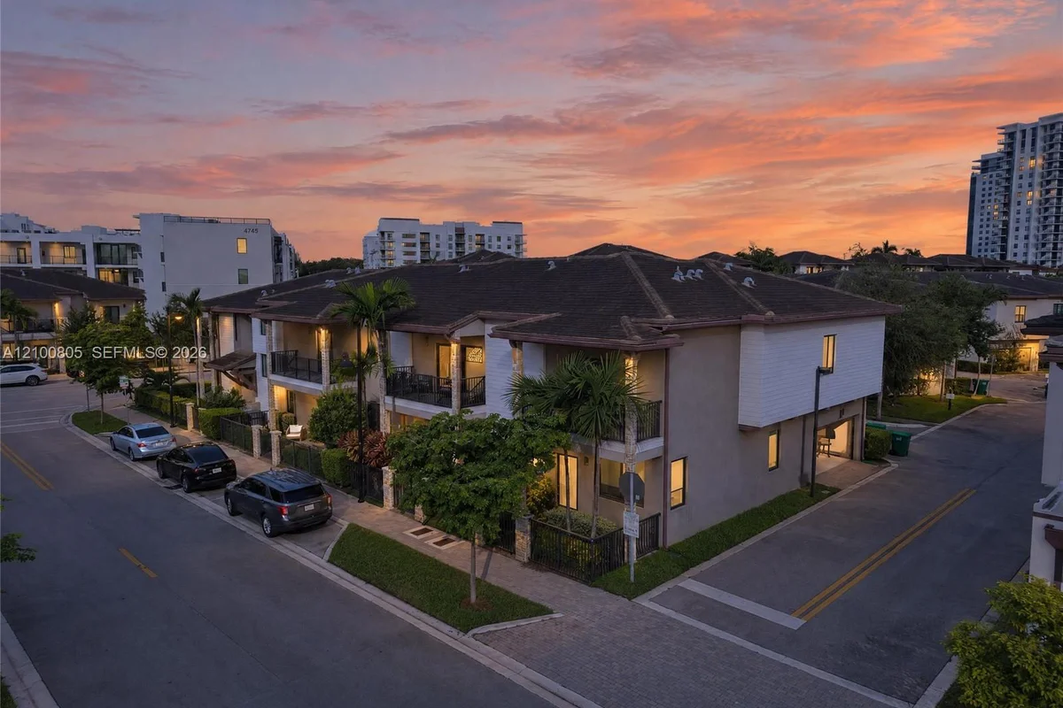 8373 NW 49th St, Doral: photo 1 of 57