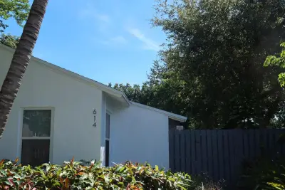 614 Palm St #3, West Palm Beach: photo 1 of 17
