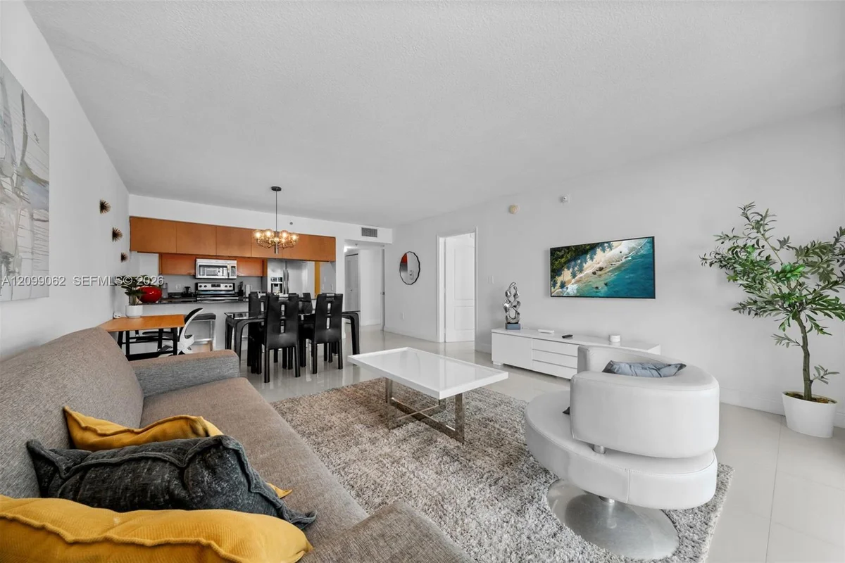 1200 Brickell Bay Dr #3908, Miami: photo 1 of 45