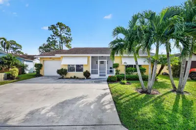 7099 Pine Manor Dr, Lake Worth: photo 1 of 2