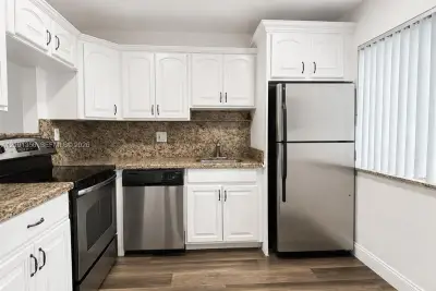 139 Sparrow Dr #5F, Royal Palm Beach: photo 1 of 10