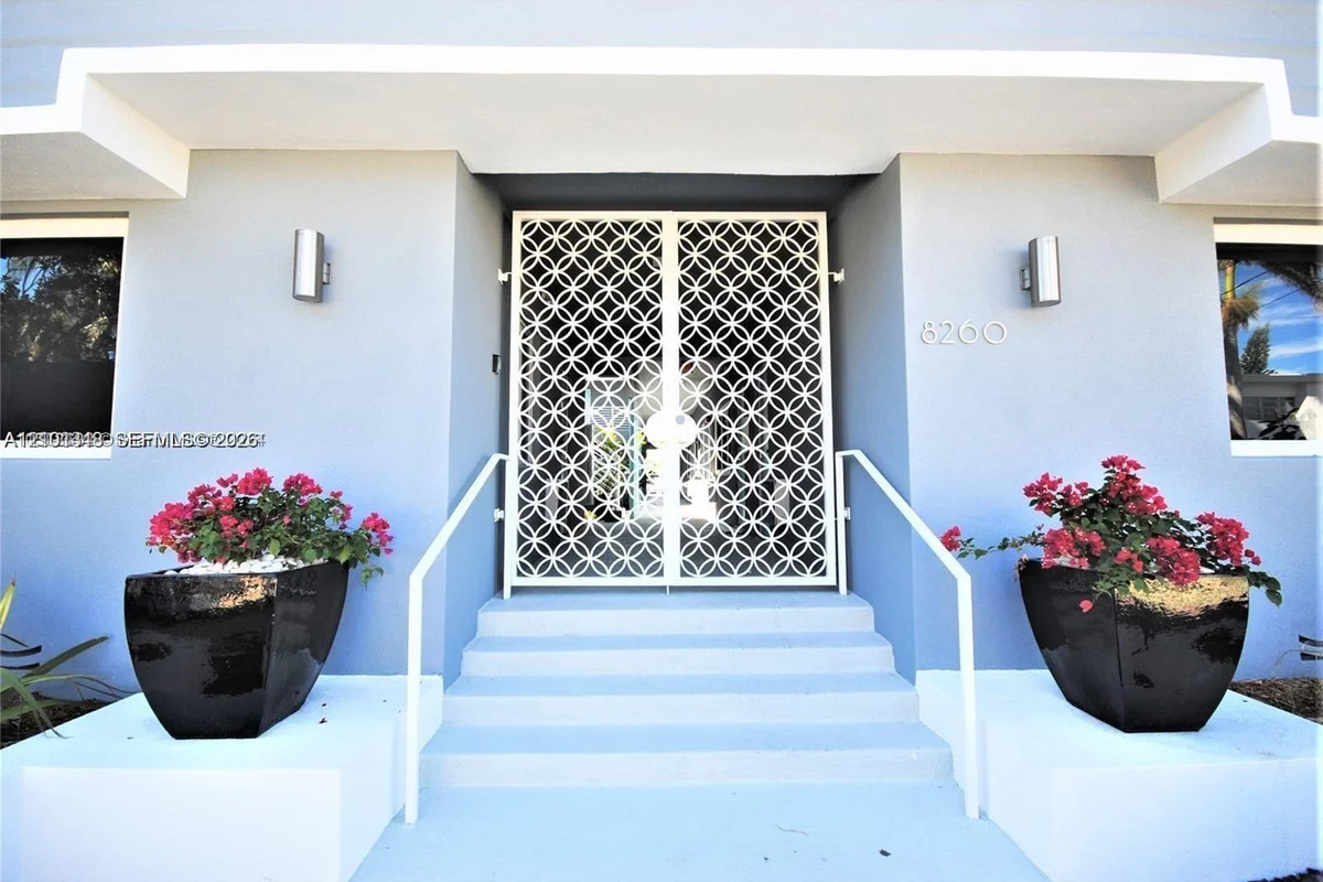 8260 Byron Ave #7, Miami Beach: photo 1 of 4