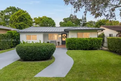 3311 SW 64 Ave, Miami: photo 1 of 36