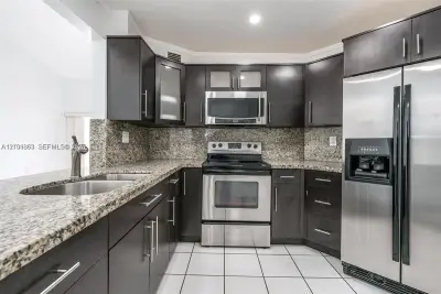 9411 Fontainebleau Blvd #213-25, Miami: photo 1 of 26