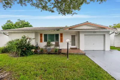1171 NW 89th Ave, Plantation: photo 1 of 40