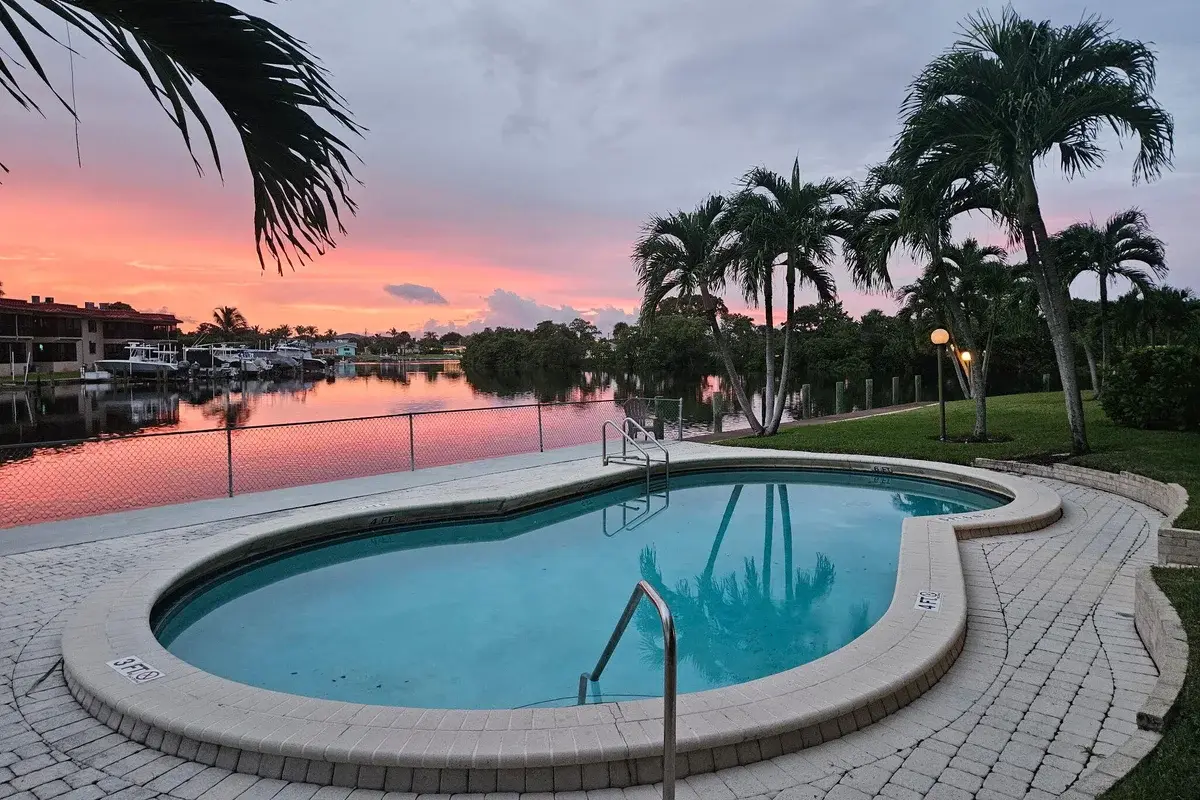 630 Southwind Cir #1, North Palm Beach: photo 1 of 17