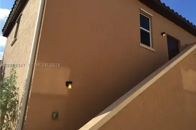 17005 SW 94th Ter #B, Miami: photo 1 of 11