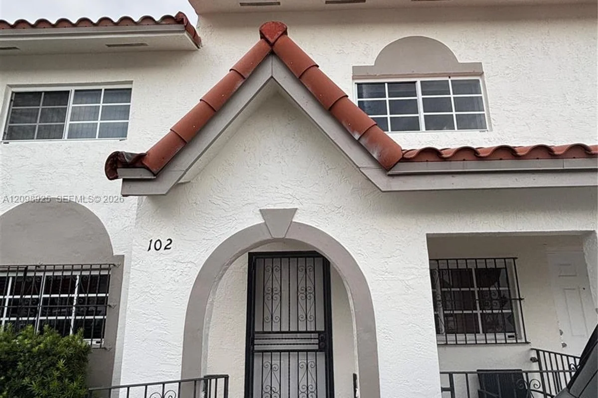 7808 W 29th Ln #102-27, Hialeah: photo 1 of 12