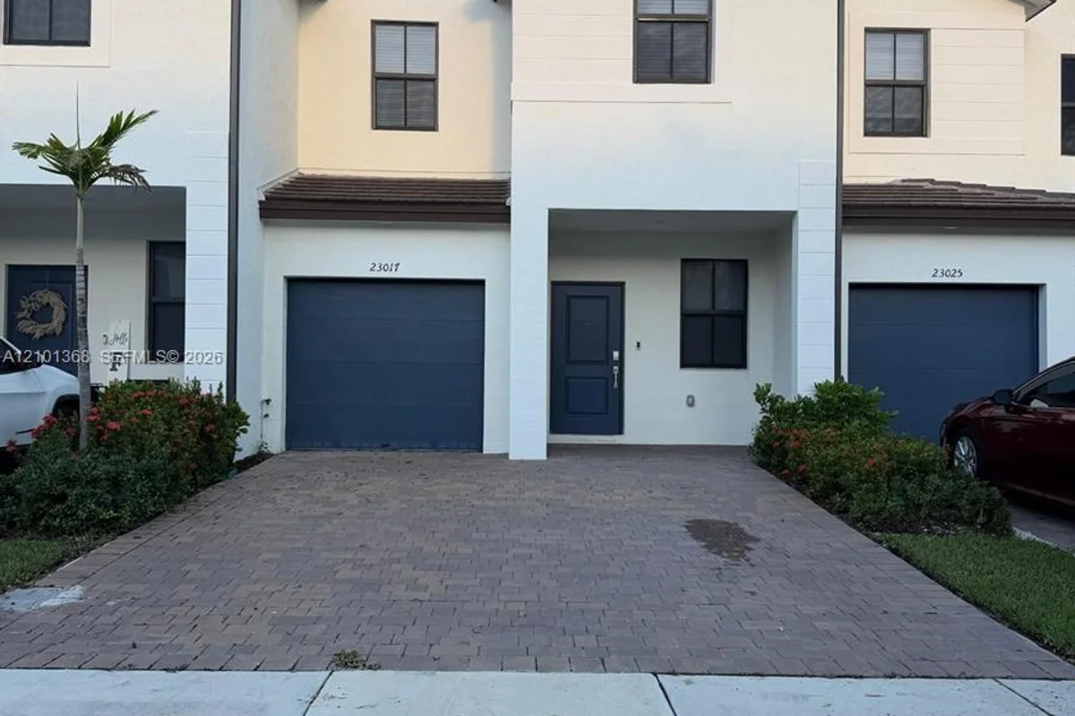 23017 SW 129th Pl, Miami: photo 1 of 32