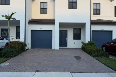 23017 SW 129th Pl, Miami: photo 1 of 32