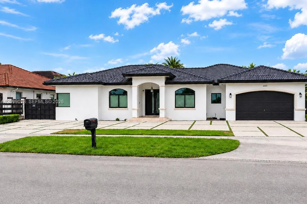 12153 SW 2nd St, Miami: photo 1 of 4