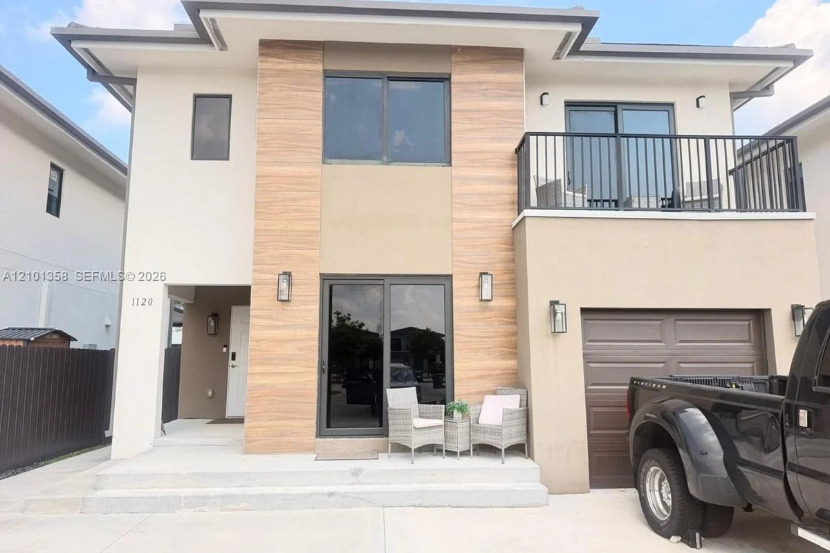 1120 NW 2nd St, Florida City: photo 1 of 41