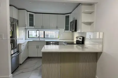 17021 N Bay Rd #627, Sunny Isles Beach: photo 1 of 21