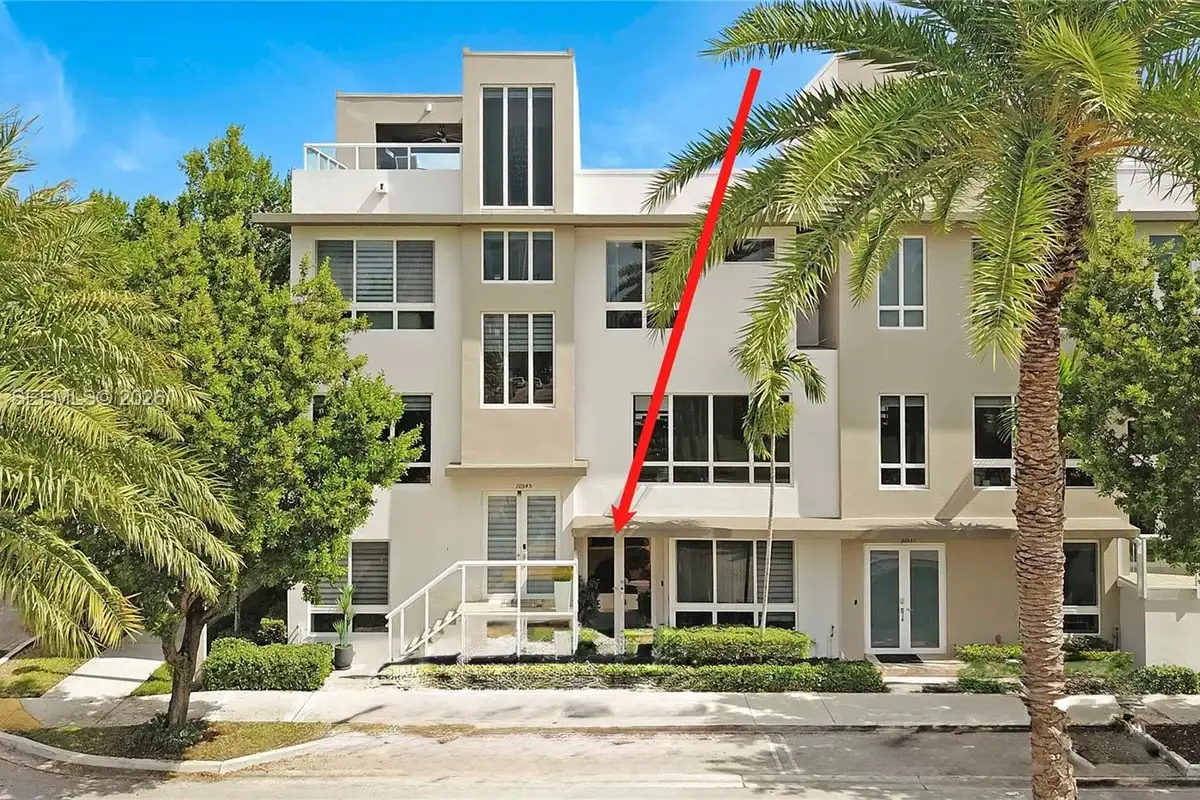 10541 NW 66th St, Doral: photo 1 of 46