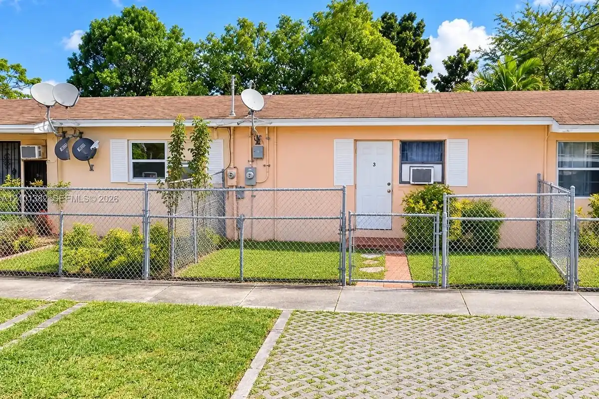 Townhouse in Miami: photo 1 of 1