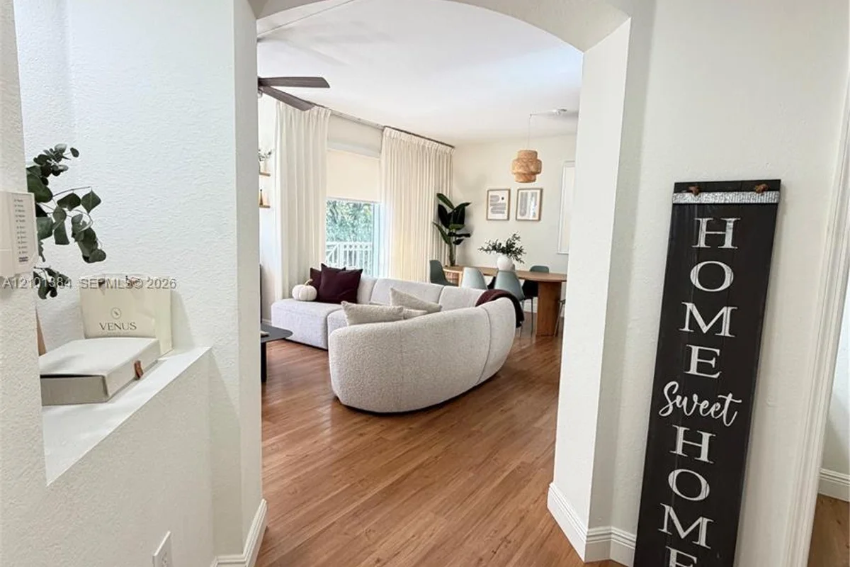 8866 W Flagler St #207, Miami: photo 1 of 15