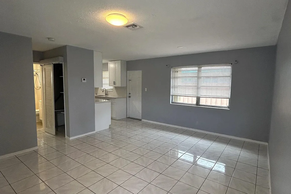 5891 NE 18th Ave #3, Fort Lauderdale: photo 1 of 10