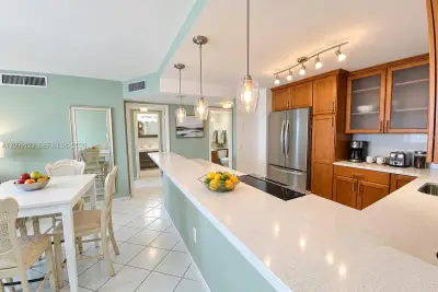2851 NE 183rd St #905E, Aventura: photo 1 of 22