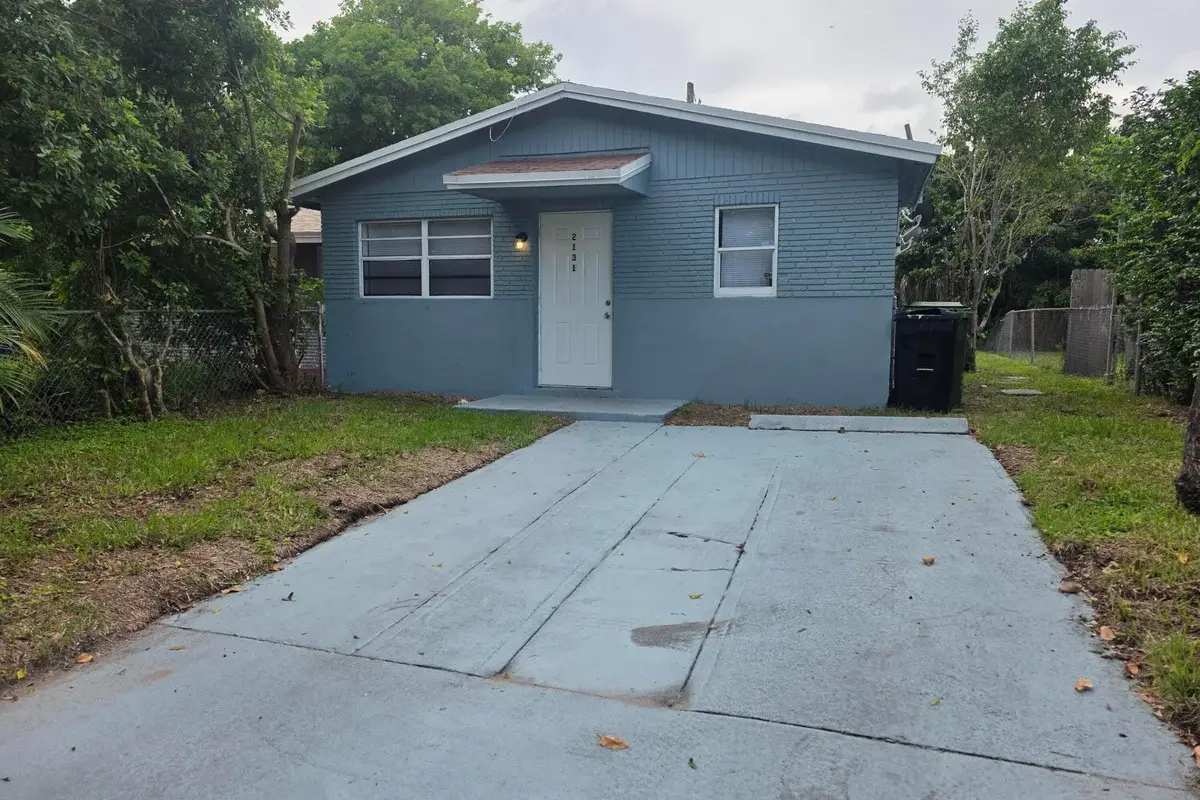 2131 NW 26th Ave, Fort Lauderdale: photo 1 of 18