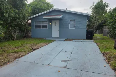 2131 NW 26th Ave, Fort Lauderdale: photo 1 of 18
