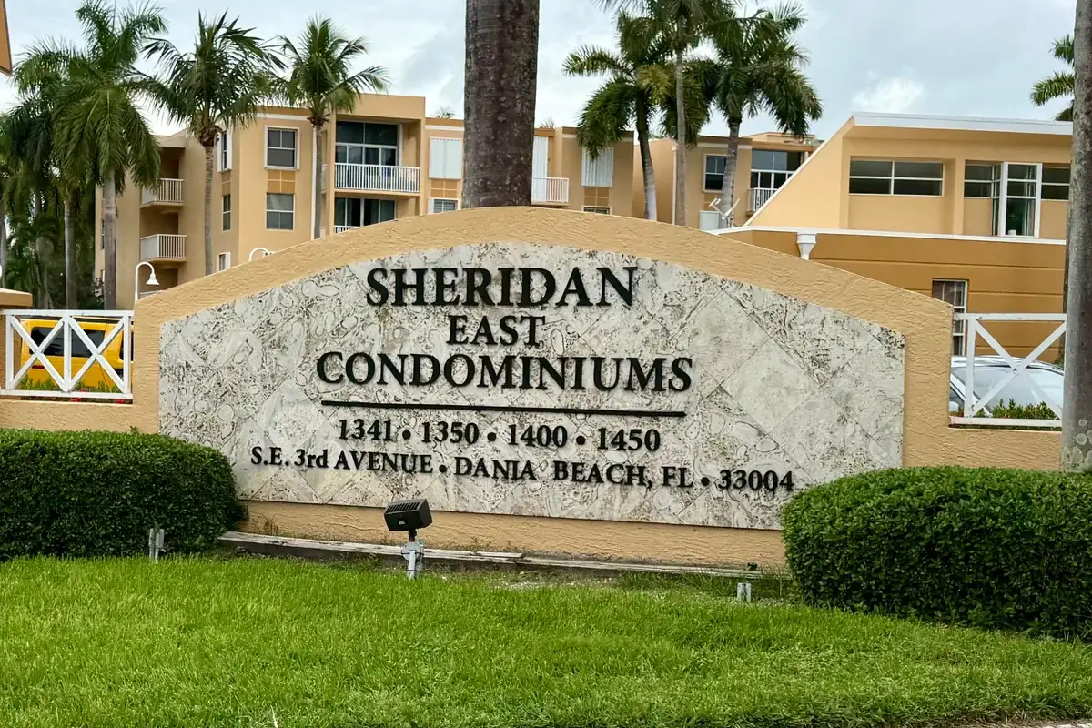 1450 SE 3rd Ave, Dania Beach: photo 1 of 18