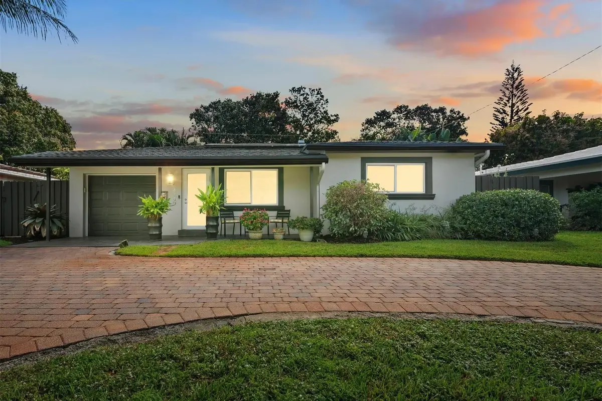 4780 NE 7th Ave, Oakland Park: photo 1 of 31
