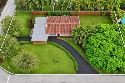 707 NW 24th St, Wilton Manors: photo 1 of 28