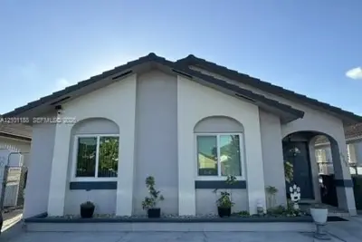 6968 W 24th Ct, Hialeah: photo 1 of 30