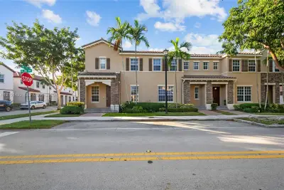 17099 SW 94th Way, Miami: photo 1 of 14