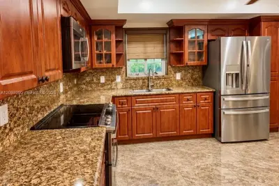 11810 NW 16th St, Pembroke Pines: photo 1 of 19