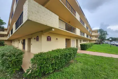 351 Cambridge Rd #311, Hollywood: photo 1 of 32